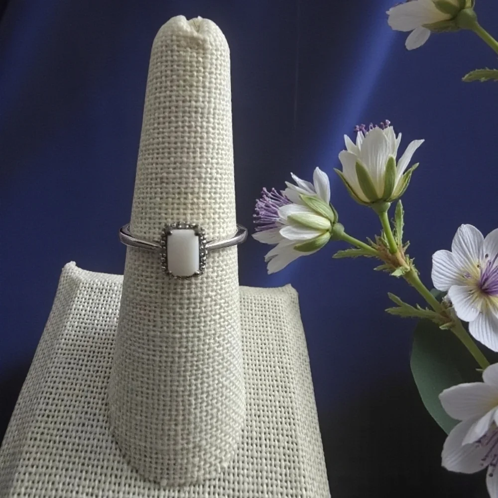 Mother Of Pearl 925SVI Stamped Ring EUC